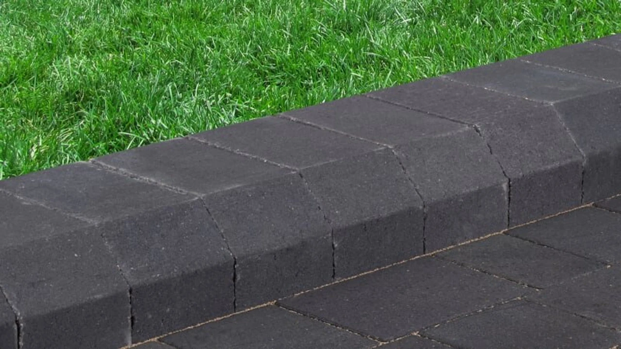 Marshalls Keykerb Large Half Battered Internal Angle Charcoal