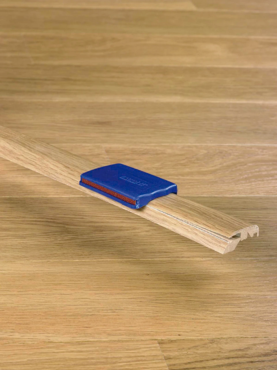 Quick Step White Varnished Oak Incizo Persepctive Profile 2150mm - Image 2