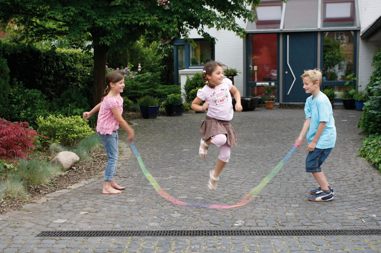 ACO HexDrain Channel A15 Black Plastic Grating 1000mm - Image 2