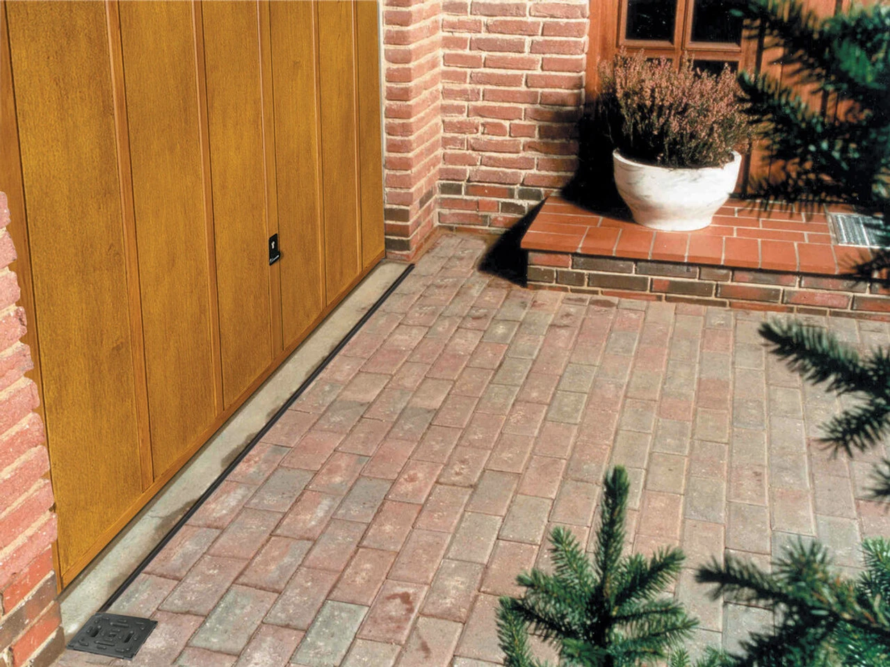 ACO HexDrain Brickslot Channel With Black Slotted Grating - Image 4