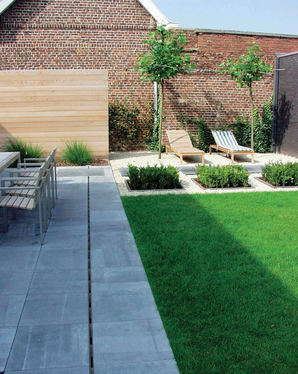 ACO HexDrain Brickslot Channel With Black Slotted Grating - Image 3