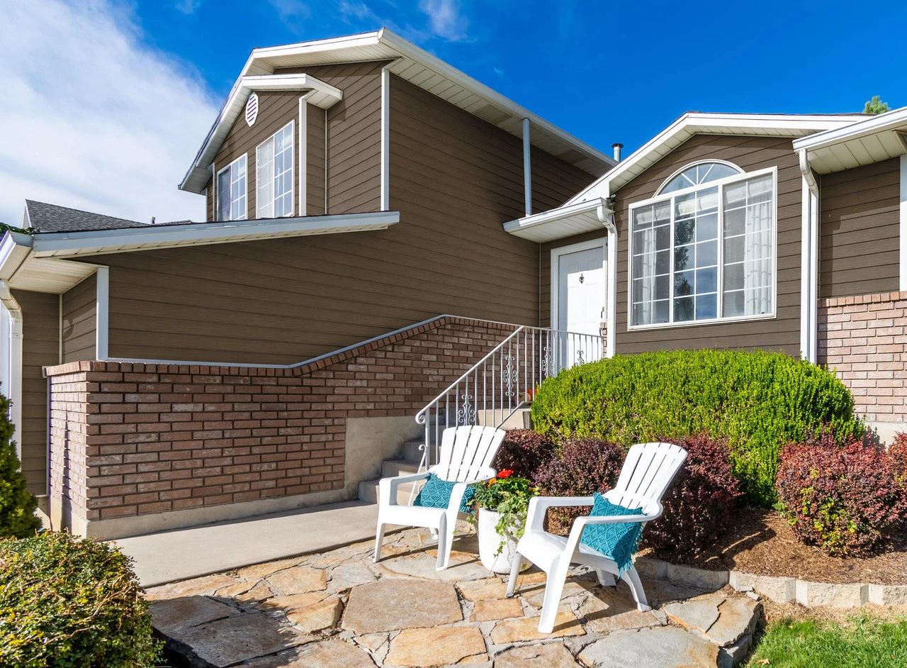 ArborClad Composite Cladding L-Trim Variegated Amber 3600 X 65 X 65mm - Image 2