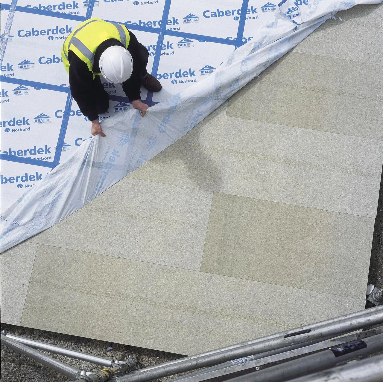 Caberdek Chipboard P5 Tongue & Groove Flooring FSC 22 X 2400 X 600mm - Image 3