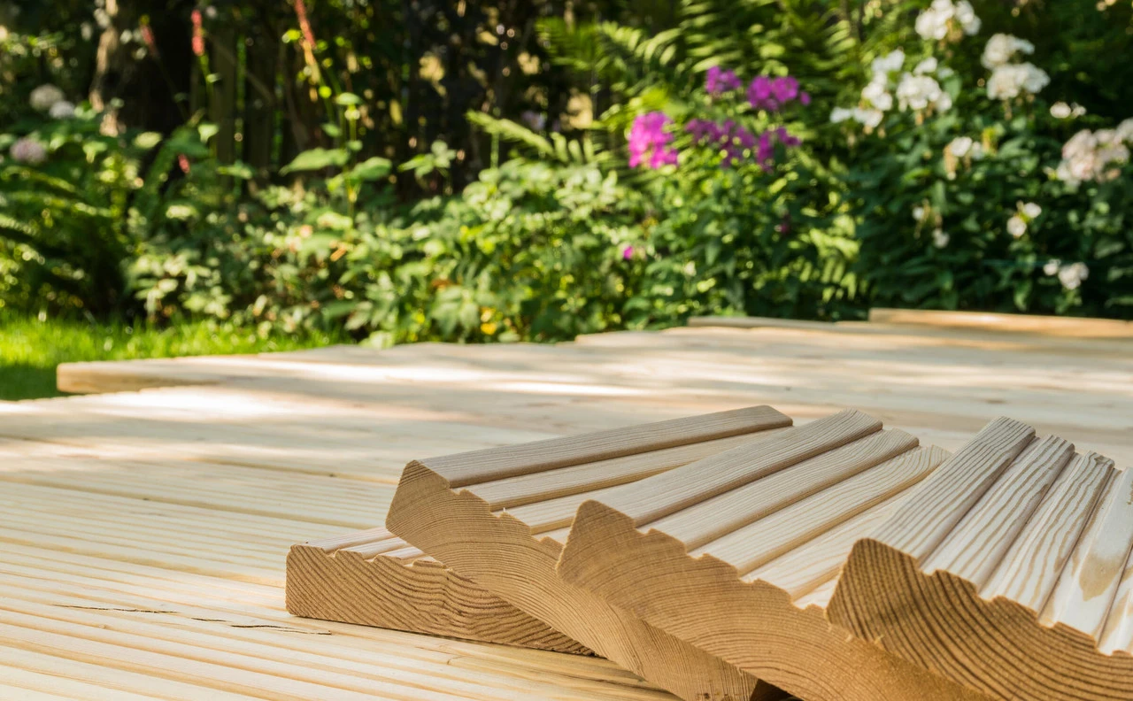 Timber Decking UC3u Treated Reversible Smooth Or Grooved 32 X 125mm - Image 2