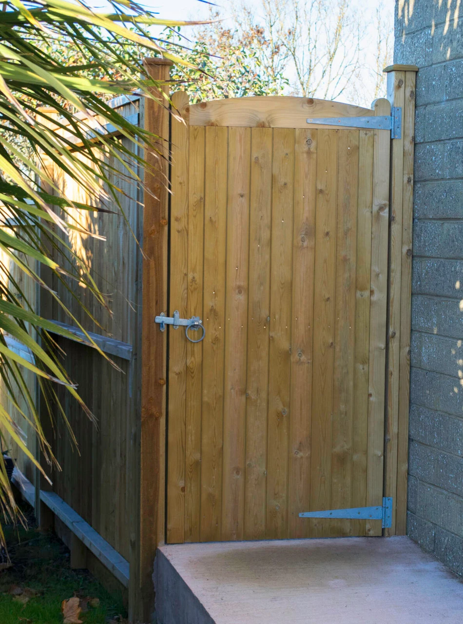 Charltons Wellow Tall Wooden Pedestrian Side Gate 1800 X 900mm - Image 2