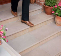 Sawn Versuro Stone Centre Stone Pack Clear Blast Golden Sand (30 Pack)